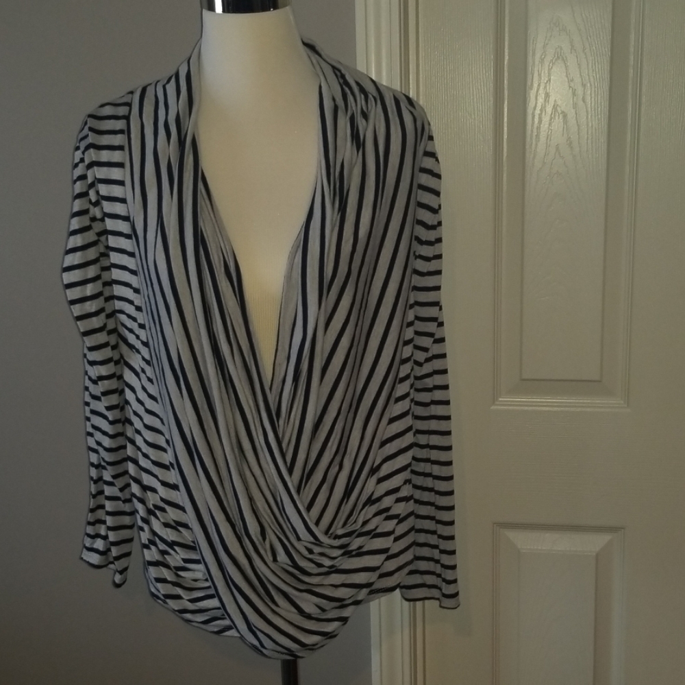 Long sleeve cross knot navy and light gray shirt